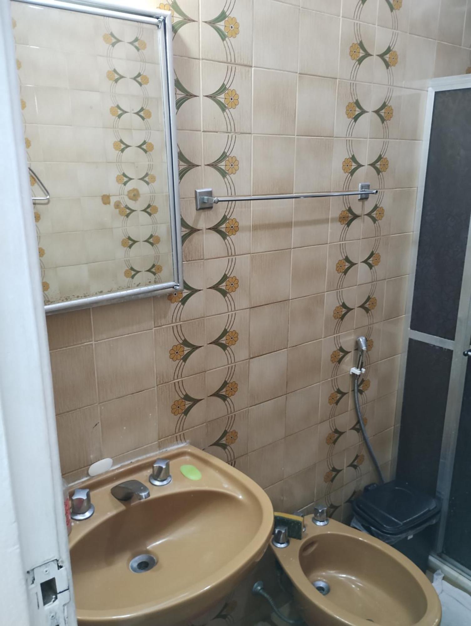 Conjugado Dividido Em E Sala