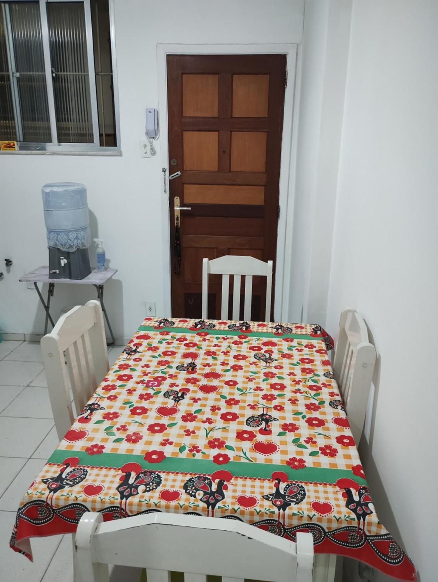 Apartamento Conjugado Dividido Em E Sala *