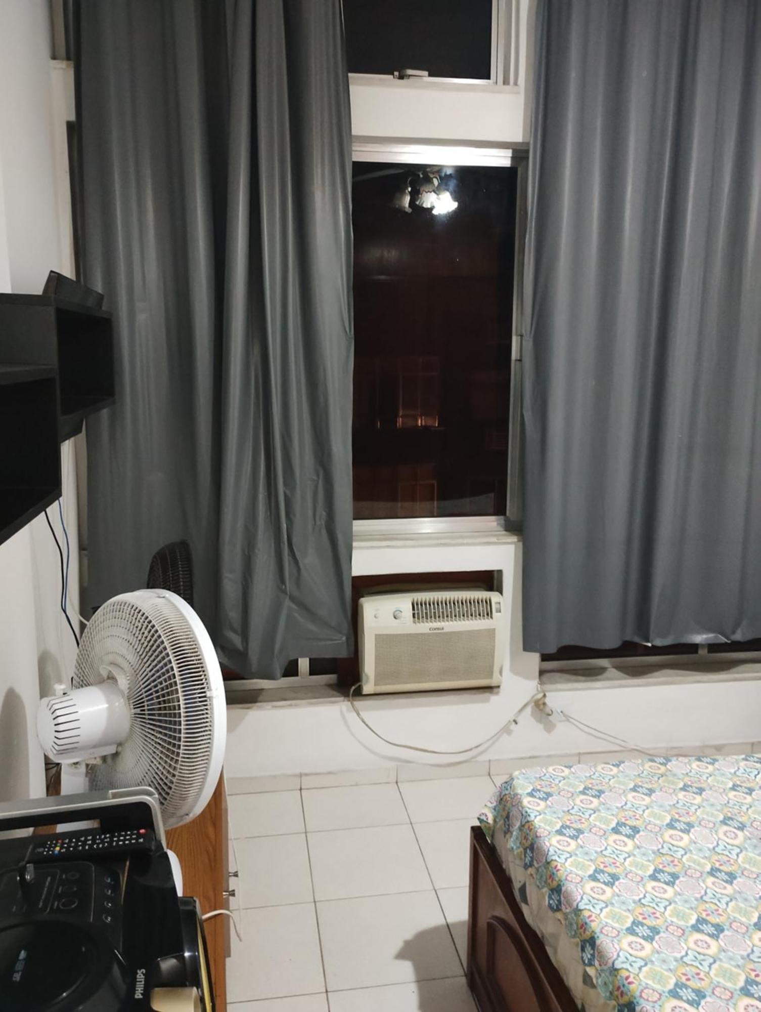 Apartamento Conjugado Dividido Em E Sala *